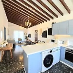 Newly Renovated 2 Bedroom With Pool & Seaview *