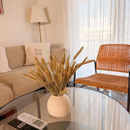 Newly Renovated 2 Bedroom With Pool & Seaview *