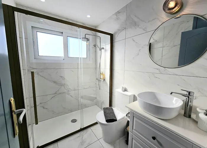 公寓 Newly Renovated 2 Bedroom With Pool & Seaview
