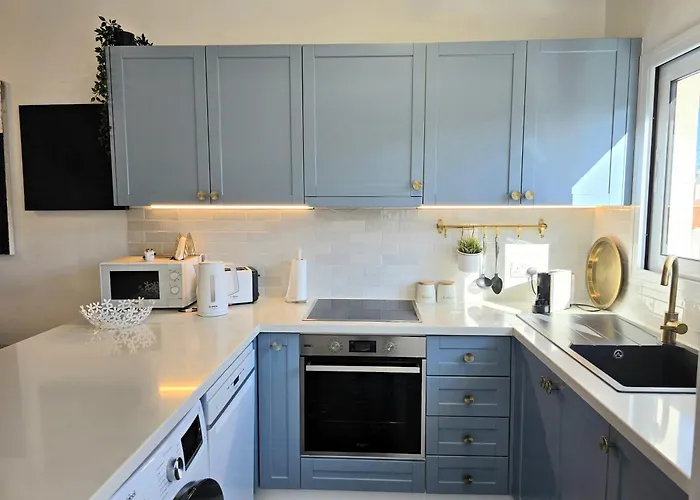 Lägenhet Newly Renovated 2 Bedroom With Pool & Seaview *