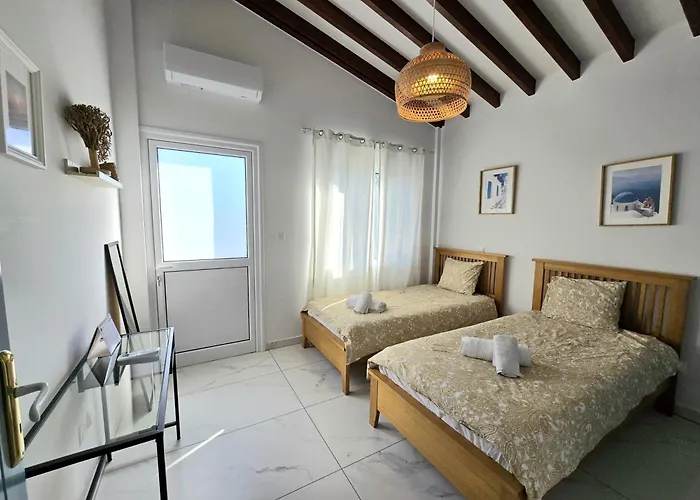 Newly Renovated 2 Bedroom With Pool & Seaview Lägenhet Paphos