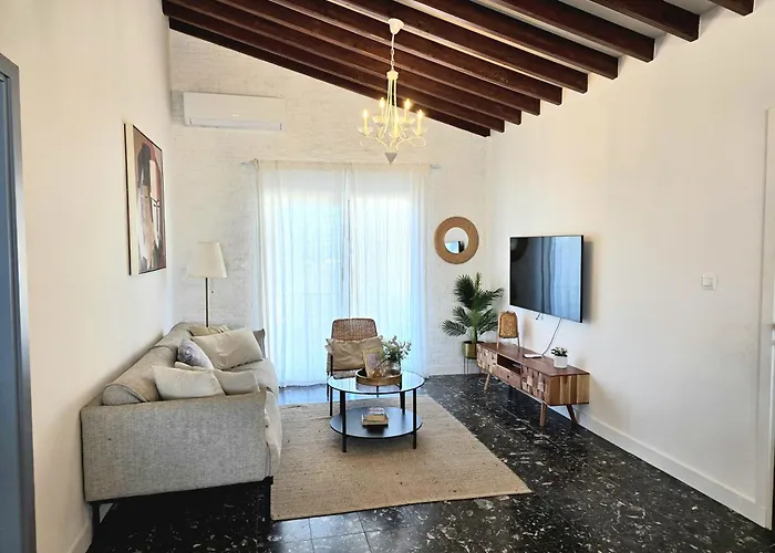 Newly Renovated 2 Bedroom With Pool & Seaview * Paphos