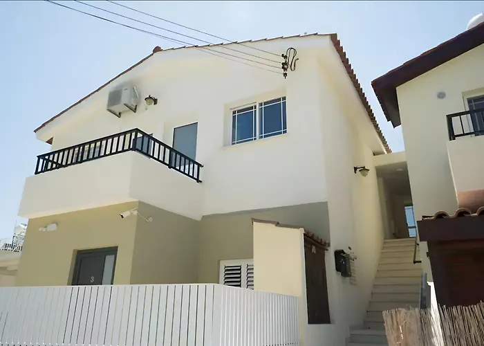 Lägenhet Newly Renovated 2 Bedroom With Pool & Seaview *