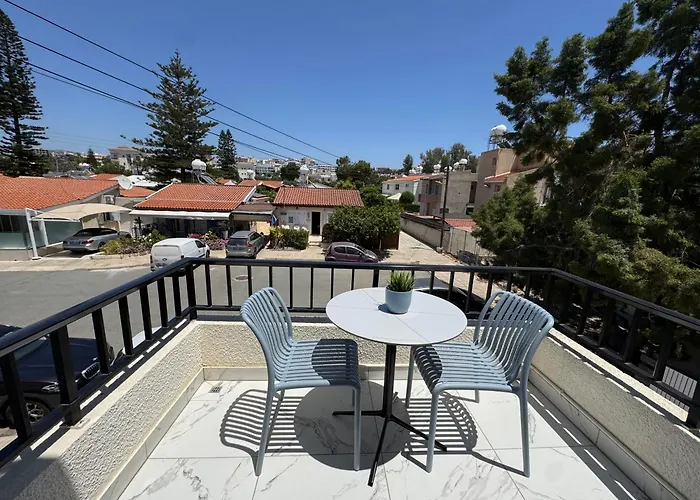 Newly Renovated 2 Bedroom With Pool & Seaview Lägenhet *