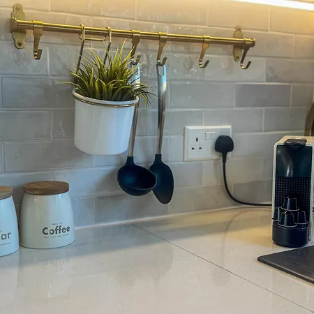 Newly Renovated 2 Bedroom With Pool & Seaview * Paphos