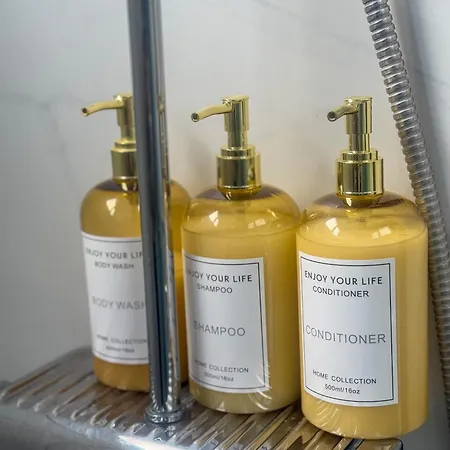 Newly Renovated 2 Bedroom With Pool & Seaview